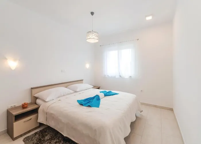 Two-bedroom In Veli Rat