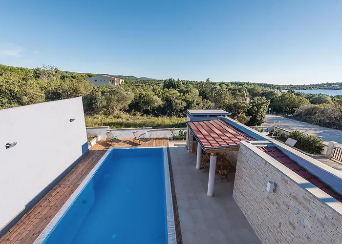 Two-bedroom In Veli Rat